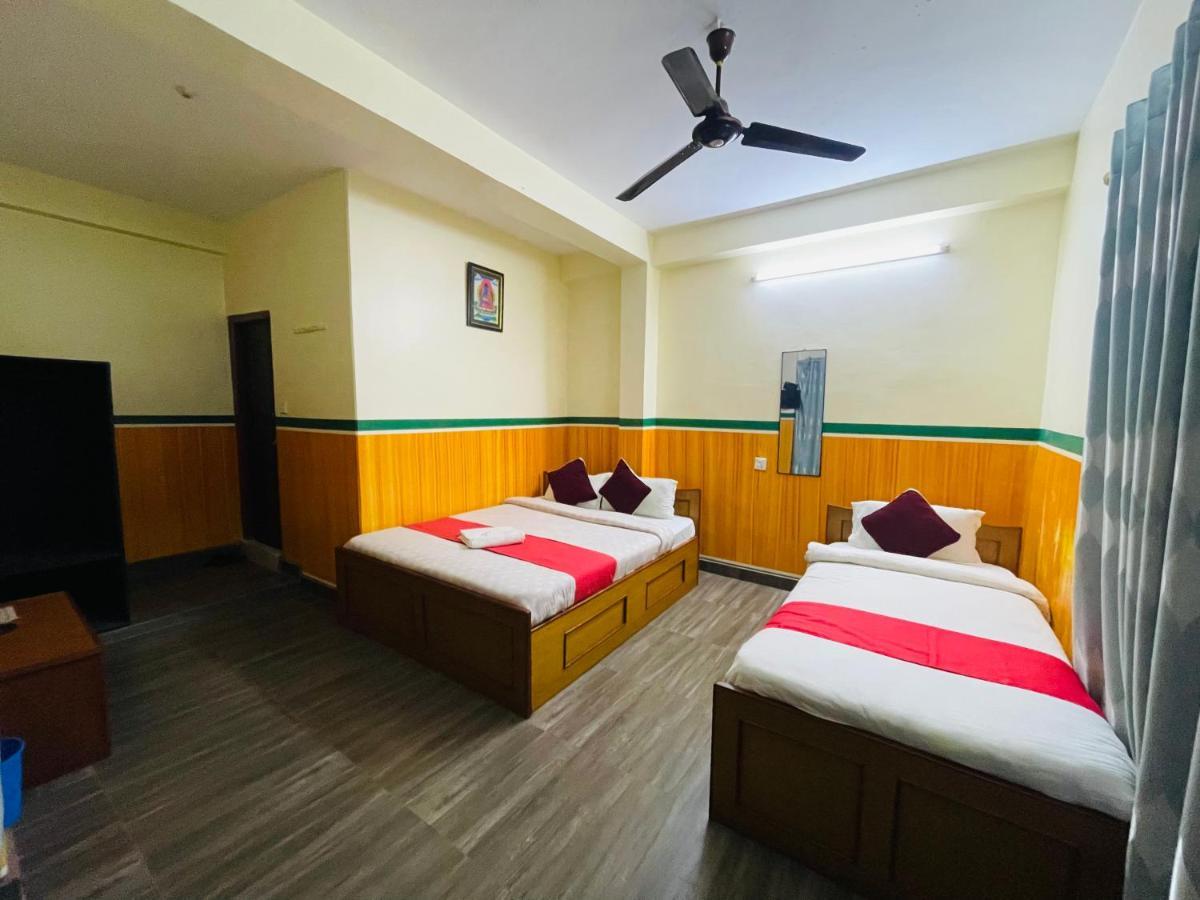 Hotel Old Durbar ポカラ エクステリア 写真